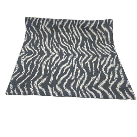 Never used! black and white Tiger Print Pillow Cover - Picture 5 of 10